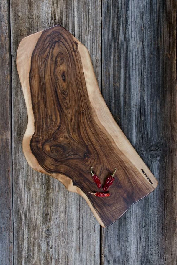 Postrežna deska iz lesa oreha